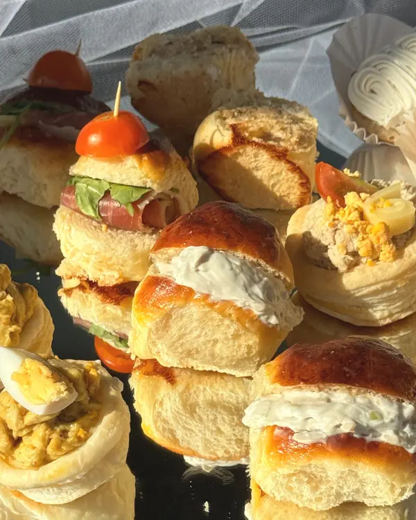 Bocados salados: volovanes, mini brioches y scones