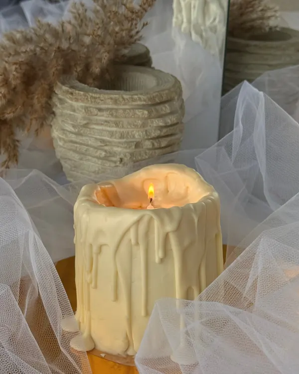 Tarta vela encendida